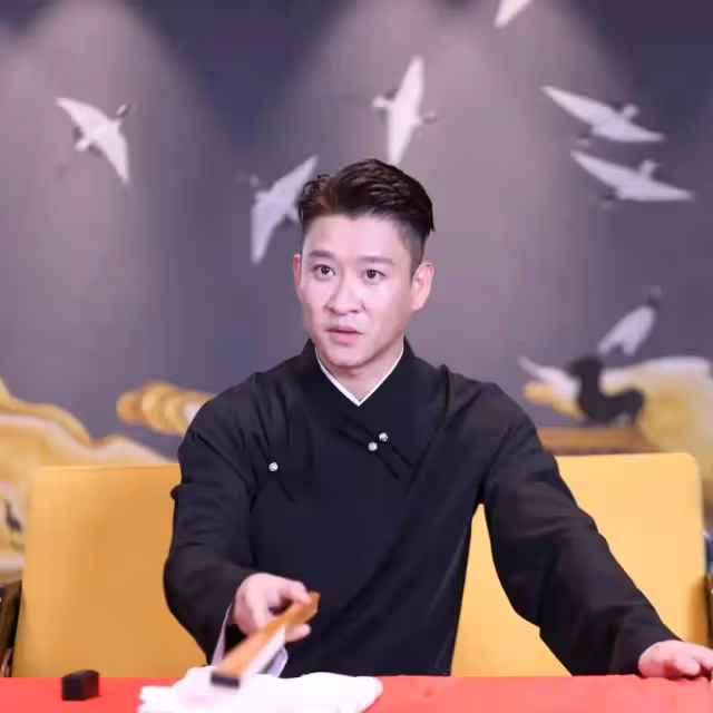 曹不如雲鶴九霄!相聲博士李寅飛秀書法,曹雲金現場點贊:寫的好