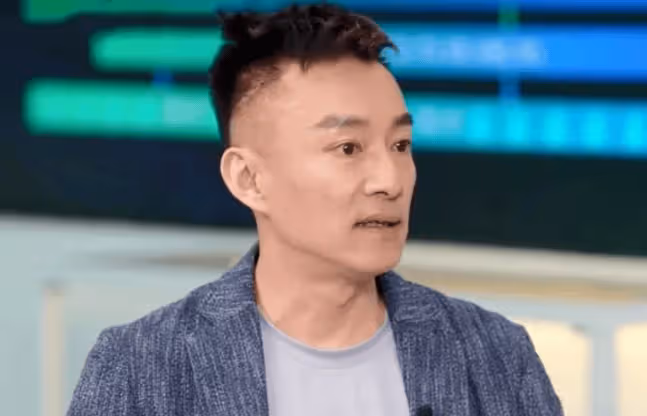 他是「央視驕傲」，最紅時被迫轉型，55歲坐擁500億資產！你認識嗎？
