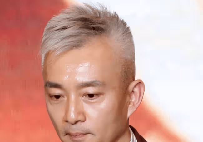 他是「央視驕傲」,最紅時被迫轉型,55歲坐擁500億資產!你認識嗎?