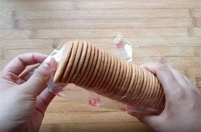 半碗糯米粉,一個南瓜,做出香甜酥脆的美味,吃一口回到小時候