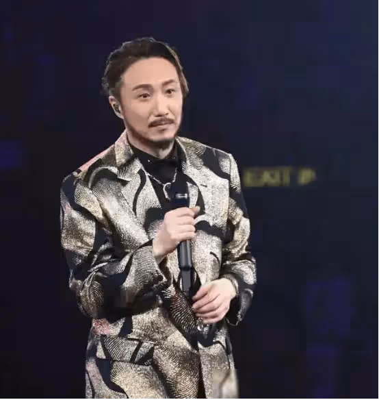 自曝患抑鬱症將赴美治療,香港知名男星提及與頂流前妻婚姻期間不開心