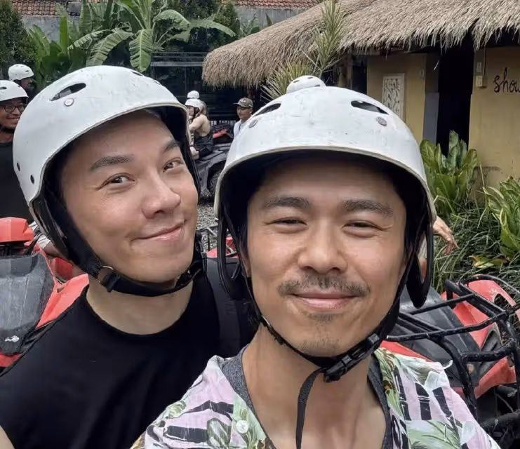 恭喜!53歲TVB前知名男星與同性愛人慶祝結婚8周年,曬合照秀恩愛