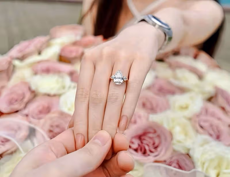 TVB前女星在瑞士結婚,老公對其一見鍾情,因愛美大方承認整容