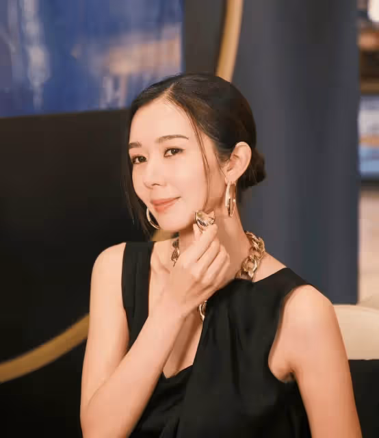 厲害!TVB前港姐冠軍麥明詩進軍教育界,挽救停辦學校加入校董會