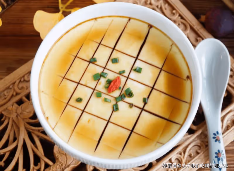 怎樣蒸出滑嫩細膩的雞蛋羹?比例和竅門告訴你,照著做比豆腐還嫩