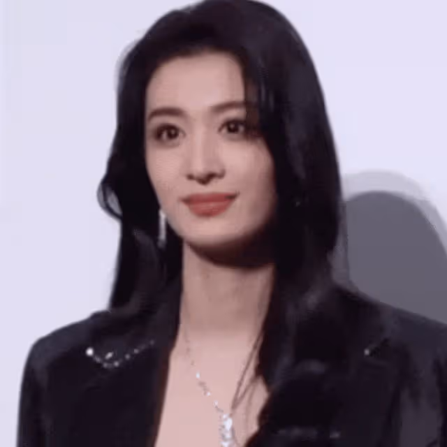 25歲王楚然素顏照嚇壞網友:脫離了美顏濾鏡,就長這樣?