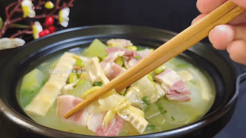 冬瓜和它天生一對,天熱使勁吃!燉一鍋有湯又有菜,清爽不油膩、不失鮮美味道