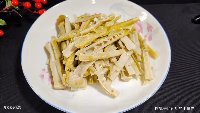 冬瓜和它天生一對,天熱使勁吃!燉一鍋有湯又有菜,清爽不油膩、不失鮮美味道