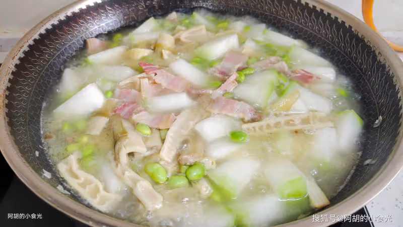 冬瓜和它天生一對,天熱使勁吃!燉一鍋有湯又有菜,清爽不油膩、不失鮮美味道