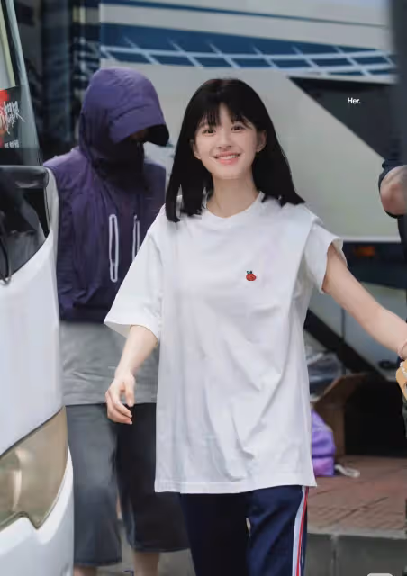 趙露思bobo頭造型,一整個青春洋溢,15歲和25歲根本沒差別