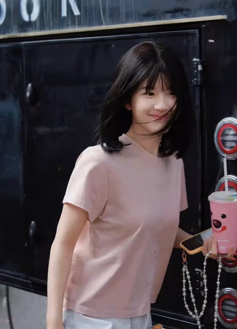 趙露思bobo頭造型,一整個青春洋溢,15歲和25歲根本沒差別