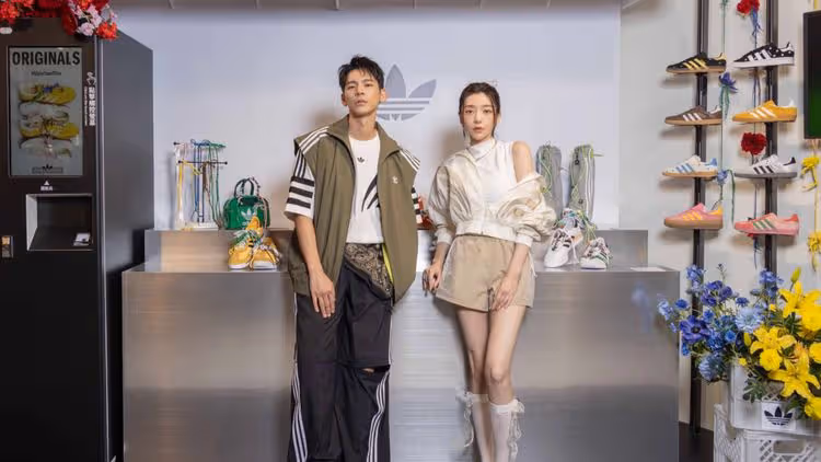 林柏宏的鞋上有「打板」　與郭雪芙用adidas Originals秀時尚品味