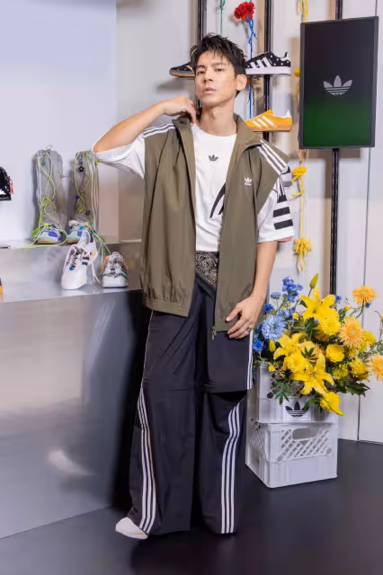 林柏宏的鞋上有「打板」　與郭雪芙用adidas Originals秀時尚品味