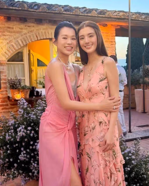44歲TVB視後現身吳千語婚禮!低胸高衩露美腿,身材絕不輸新娘