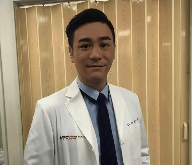 TVB前男星轉行做按摩師,跑了20年龍套,拍戲薪酬低難養家