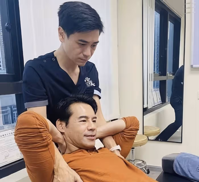 TVB前男星轉行做按摩師,跑了20年龍套,拍戲薪酬低難養家