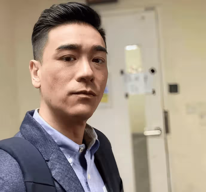 TVB前男星轉行做按摩師,跑了20年龍套,拍戲薪酬低難養家