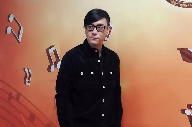 TVB前男星轉行做按摩師,跑了20年龍套,拍戲薪酬低難養家