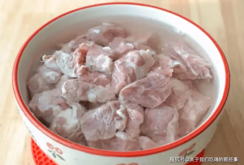 燉牛肉時,怎麼燉才可以鮮嫩不硬?掌握5個技巧,肉嫩味鮮還不腥