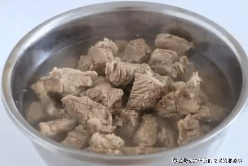 燉牛肉時,怎麼燉才可以鮮嫩不硬?掌握5個技巧,肉嫩味鮮還不腥