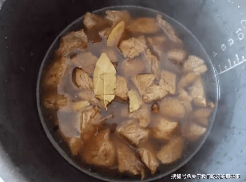 燉牛肉時，怎麼燉才可以鮮嫩不硬？掌握5個技巧，肉嫩味鮮還不腥