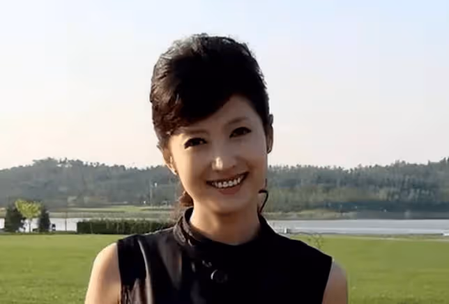 她是「北京電視台」一姐,曾丁克八年被拋棄二婚竟嫁給了央視主持人