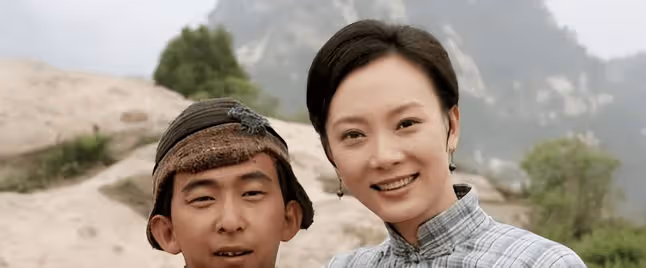 這2位男星一個比一個丑,老婆卻一個比一個漂亮,他們憑什麼?