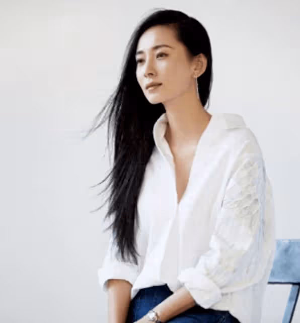 原來他們是兩口子,戲裡戲外都是夫妻,看不出年齡相差有16歲