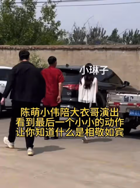 朱小偉陳萌陪大衣哥外出商演,大衣哥為兒子操碎心,一家相敬如賓