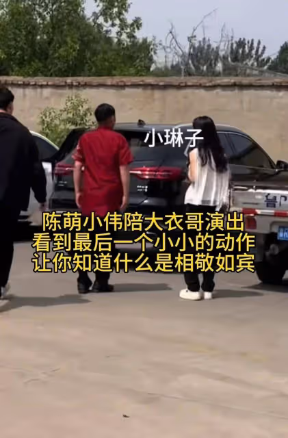 朱小偉陳萌陪大衣哥外出商演,大衣哥為兒子操碎心,一家相敬如賓