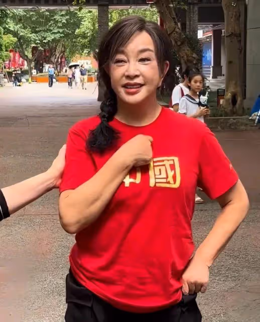 劉曉慶現身成都百花獎:鏡頭中臉部下垂、滿臉褶皺,被嘲像老妖婆