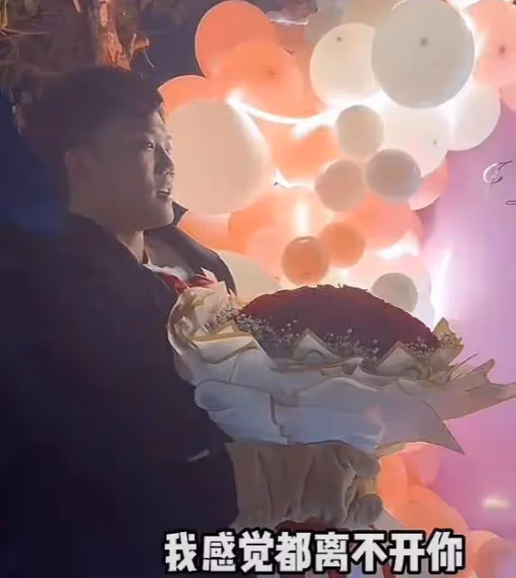 網紅解清帥泰國深情表白!現場儀式感十足,未婚妻王正正淚流滿面