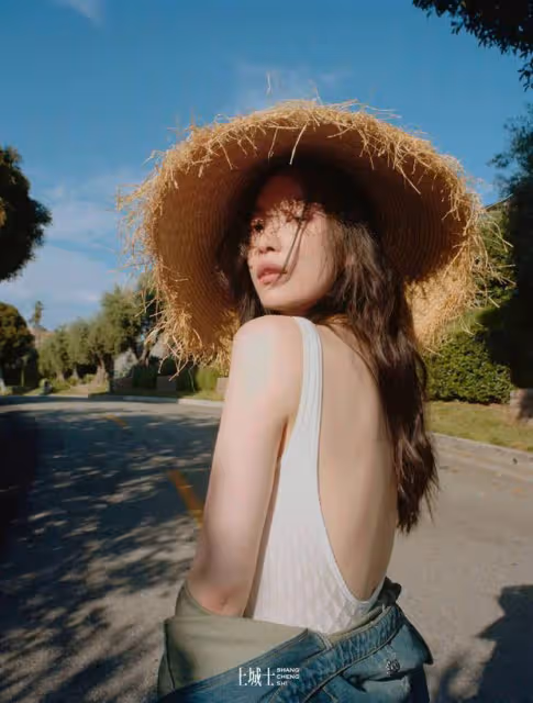 倪妮洛杉磯大片釋出,美背撩人少年感爆棚,網友:這是什麼神仙顏值!