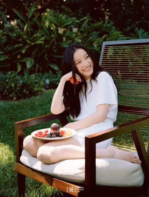 倪妮洛杉磯大片釋出,美背撩人少年感爆棚,網友:這是什麼神仙顏值!