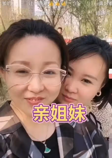 王亮情緒失控,哭著下跪給親人道歉,承認自己不對,指責黑粉炒作
