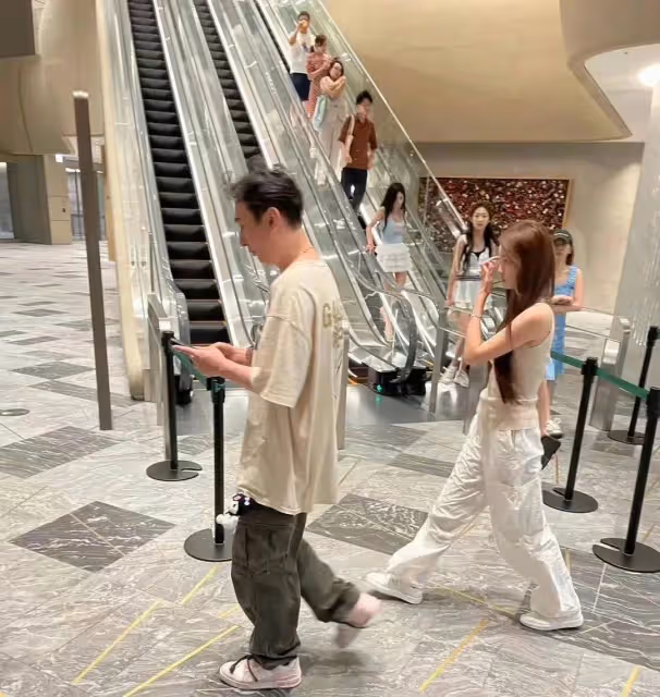 王思聰女友懶懶直播秀恩愛,甜蜜暴擊:談戀愛挺好的,很開心!