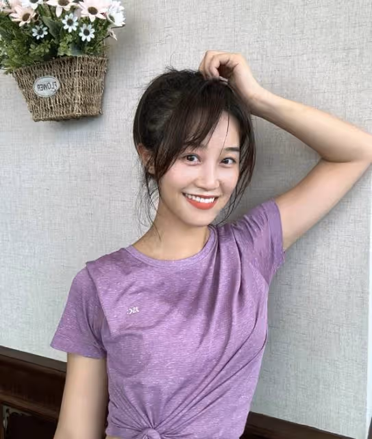 藍盈瑩曬與劉亦菲聚餐合照,舉杯燦笑盡顯深厚友誼