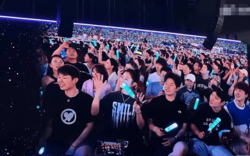 國羽運動員組團看張傑演唱會,陳雨菲黃東萍等現身,跨界聯動引發熱議