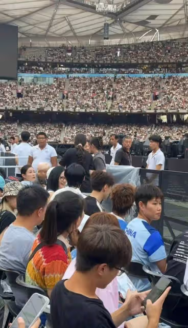 國羽運動員組團看張傑演唱會,陳雨菲黃東萍等現身,跨界聯動引發熱議