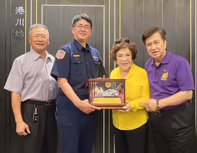 阿姑高溫下揮汗唱跳　語重心長提醒行車安全「很多演員因此走掉」
