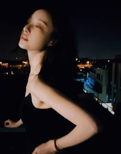 倪妮36歲慶生照曝光,素顏懟臉狀態佳,網友:這狀態絕了!