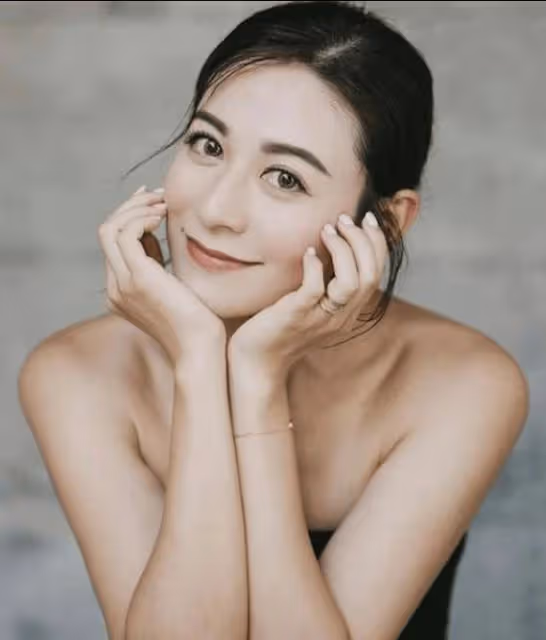 曾與曹雲金當街熱吻!香港女星生子後宣布復出樂壇!天后力撐!