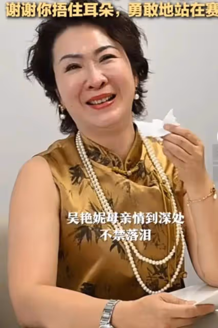吳艷妮媽媽太有儀式感,專門寫信鼓勵女兒,情到深處傷心落淚