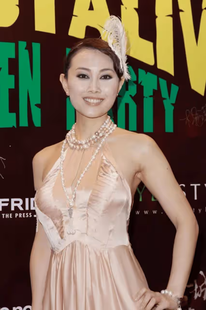 爆豪門父子有古怪要求!前TVB女星自認二奶樣難覓伴侶,移英後容光煥發