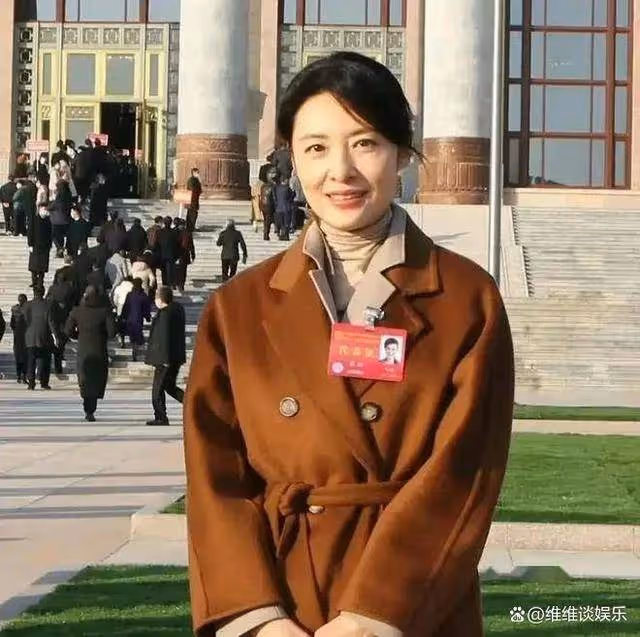 周濤晉升保利董事長,攜手董卿引懷舊潮,全能女神踏上新征程
