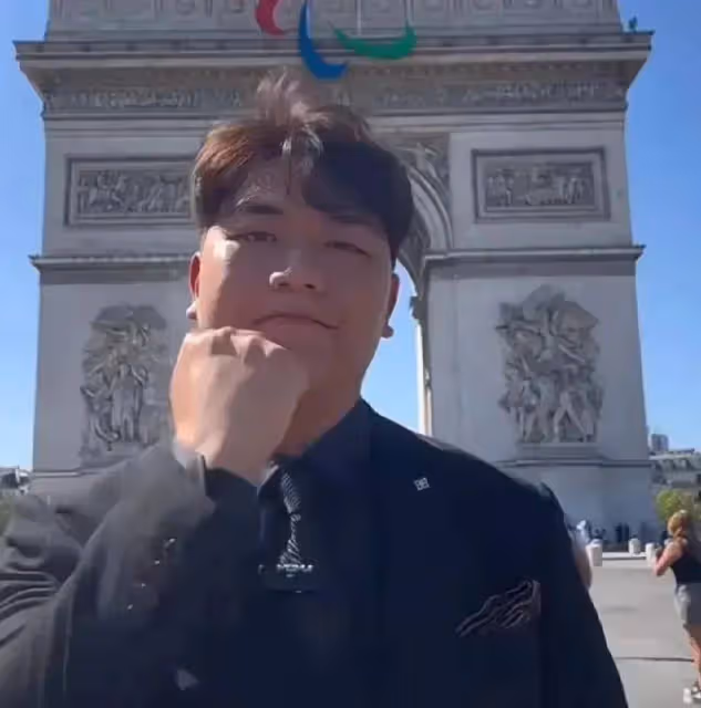 全紅嬋家太熱鬧,各路網紅直播群魔亂舞,全紅嬋哥哥直播間爆火