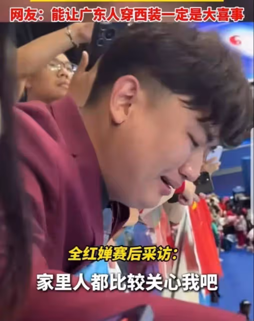全紅嬋家太熱鬧,各路網紅直播群魔亂舞,全紅嬋哥哥直播間爆火