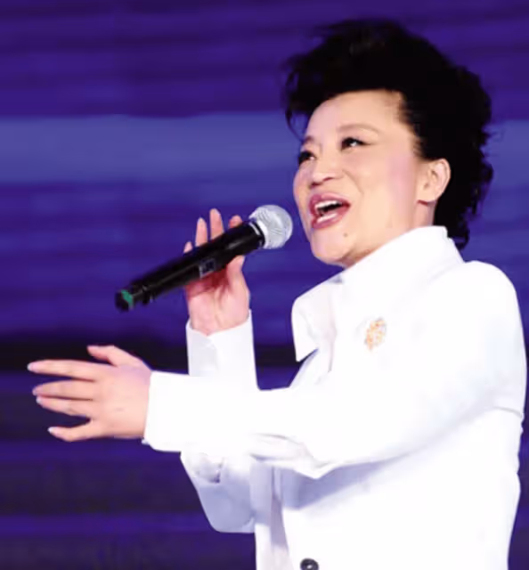 兩婚兩離凈身出戶,65歲被億萬富婆倒追,「央視最醜男主持」到底有何魅力?