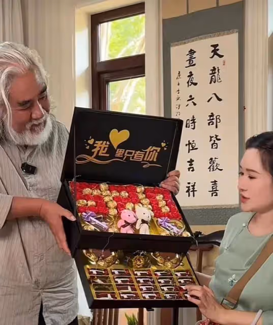 明星網紅七夕怎麼過!王思聰懶懶開心同游,張紀中情書告白嬌妻