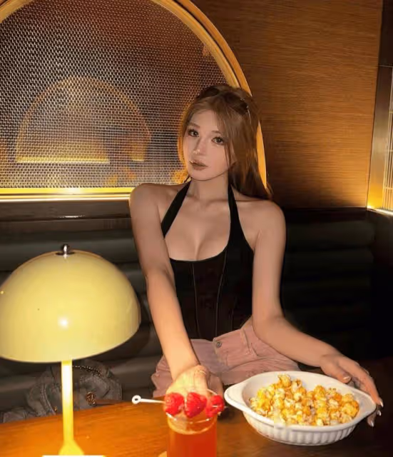 25歲火辣港姐大曬S型身段!被女藝人問為何這麼好看!回應詫異!